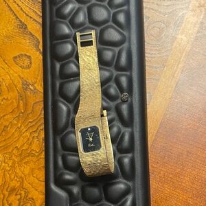 Smooth transition: Goldtone Women’s Watch